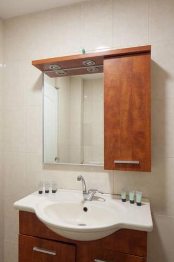 Ourplace Nachalat Binyamin Тел Авив Екстериор снимка